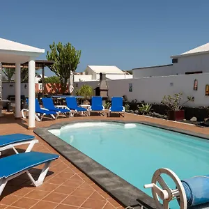Utopia, Villa 4 Bedrooms Close To Old Town, Heated Pool With Complete Privacy Villa
